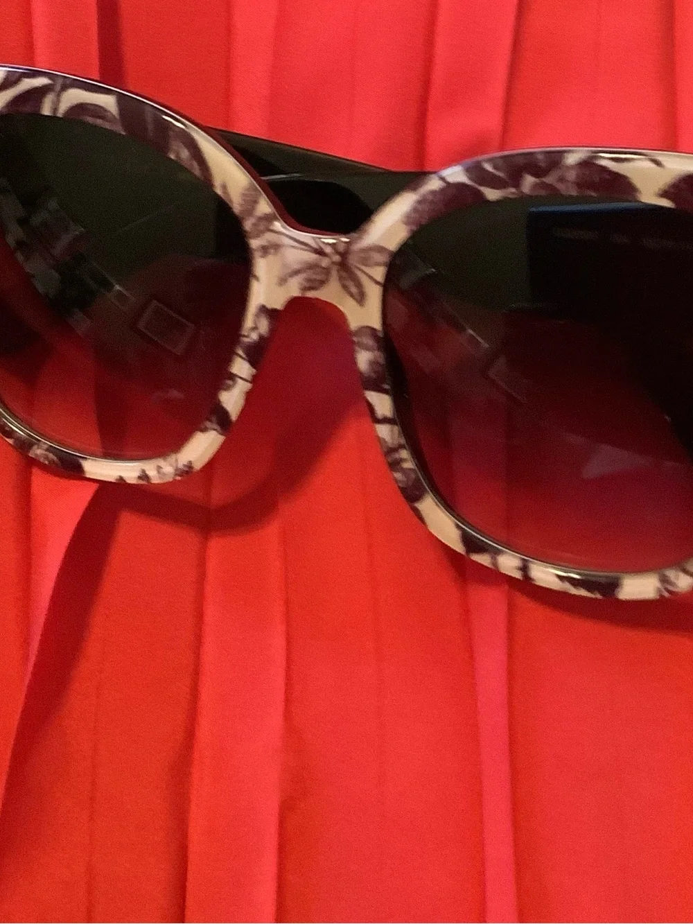 EUC Gucci Floral oversized Sunglasses - White & Purple Frame wGradient Lenses - Picture 2 of 9